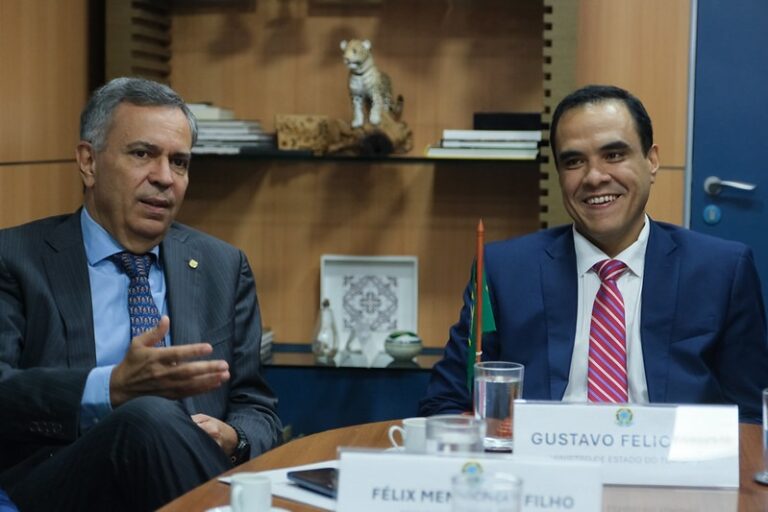 Félix Mendonça debate obra da rodoviária e turismo náutico com…