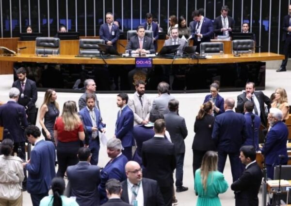 Congresso derruba vetos de Lula e libera recursos federais para obras em estados e municípios