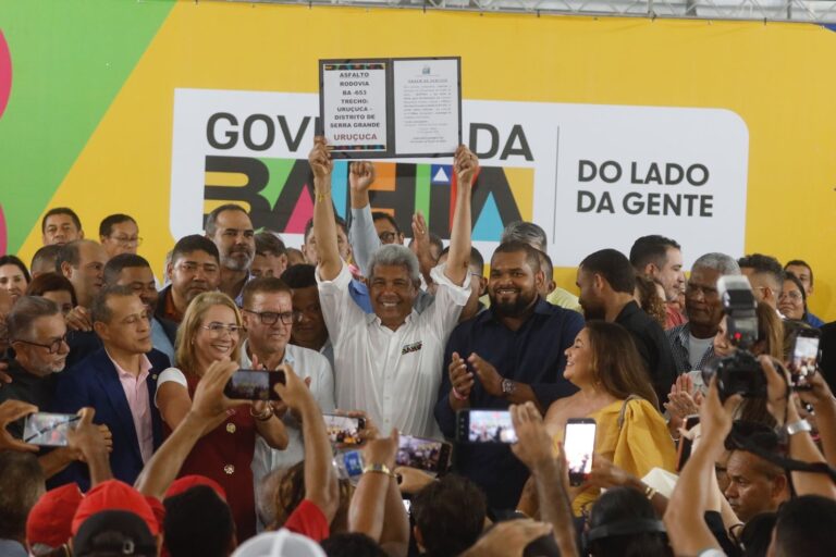 Jerônimo Rodrigues assina ordem de serviço para rodovia em Uruçuca