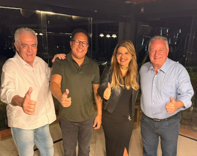 Ao lado de Otto e Carletto, Andréa Castro participa de feira de…