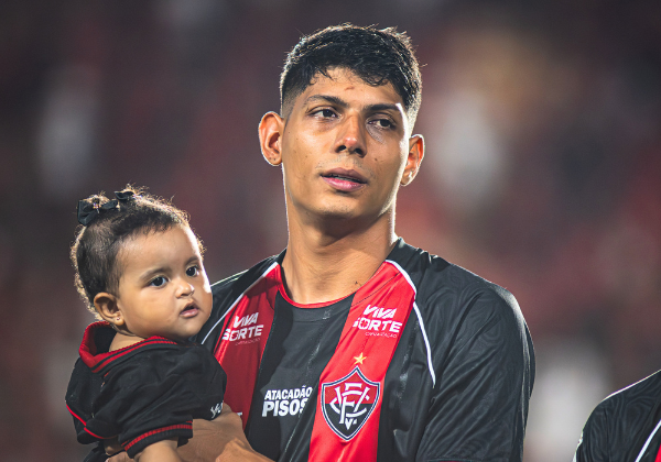 Vitória vai exercer compra de Renê e Zé Vitor, garante Fábio Mota