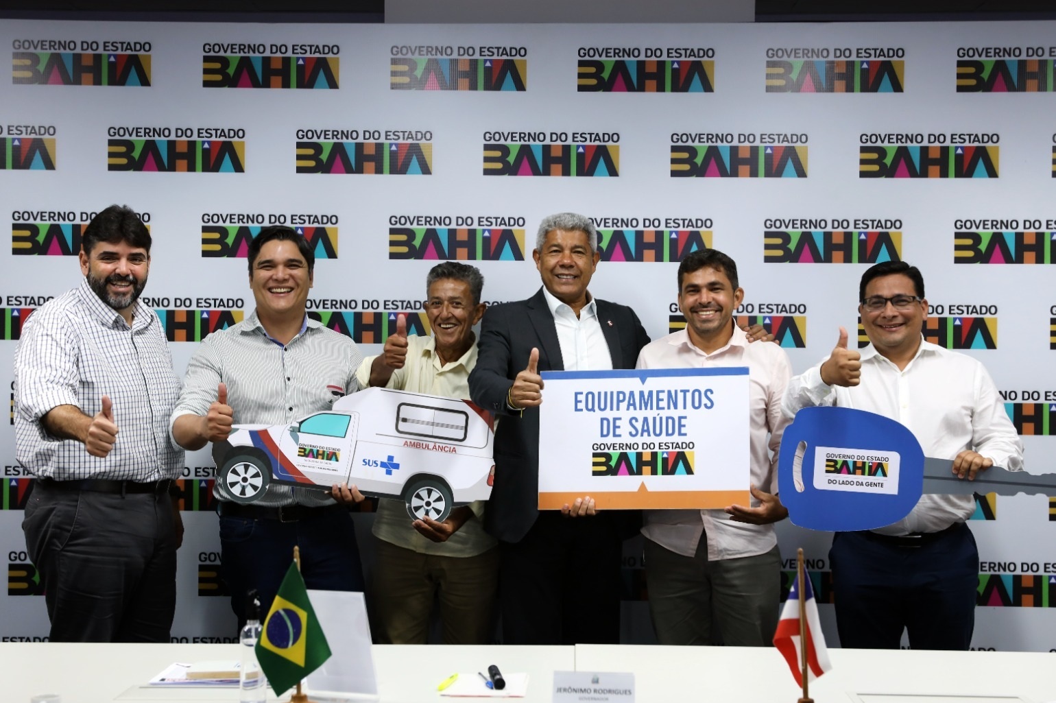 Governador entrega novos equipamentos para reforçar a saúde no interior