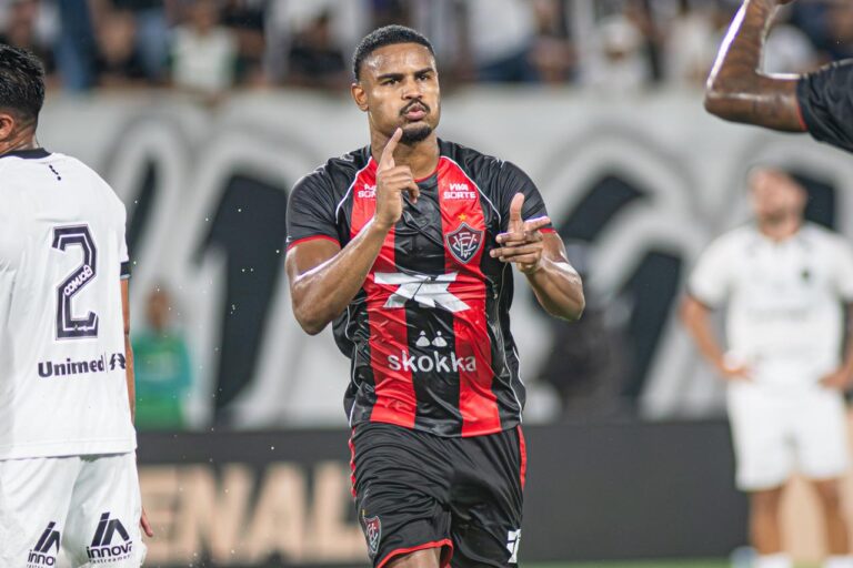 Titular do Vitória sente joelho e preocupa antes da final da Copa do…