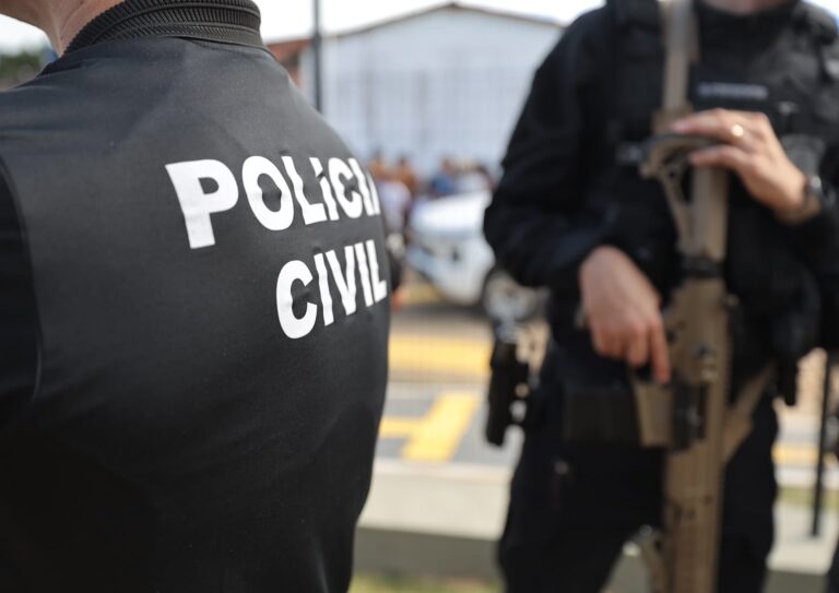 Homem é preso após atirar na companheira e tentar fugir na Bahia