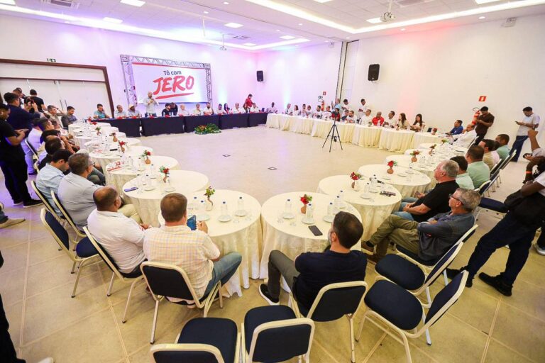 Jerônimo reúne mais de 50 prefeitos do Sul e Extremo Sul da Bahia