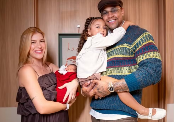 Lore Improta recebe alta após nascimento do segundo filho
