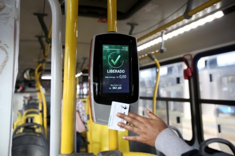 Vereador propõe pagamento por cartão e PIX nos ônibus de Salvador