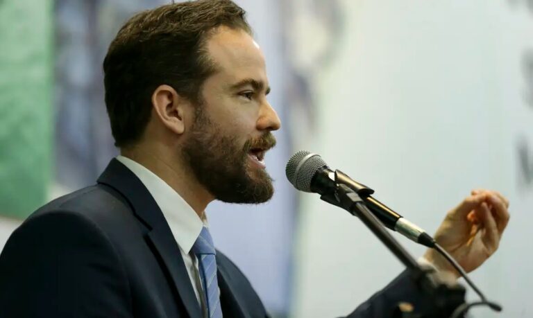 Durigan chama Javier Milei de ‘palhaço’ e exalta indicadores do Brasil