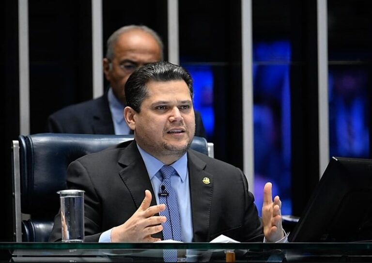 Alcolumbre diz que Senado atuará para restituir mandato de Wagner