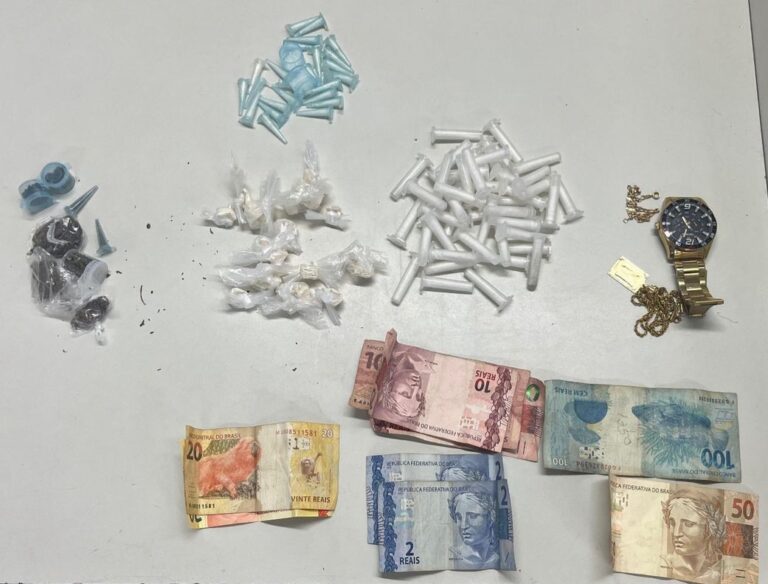PM apreende drogas com suspeito de tráfico na Liberdade