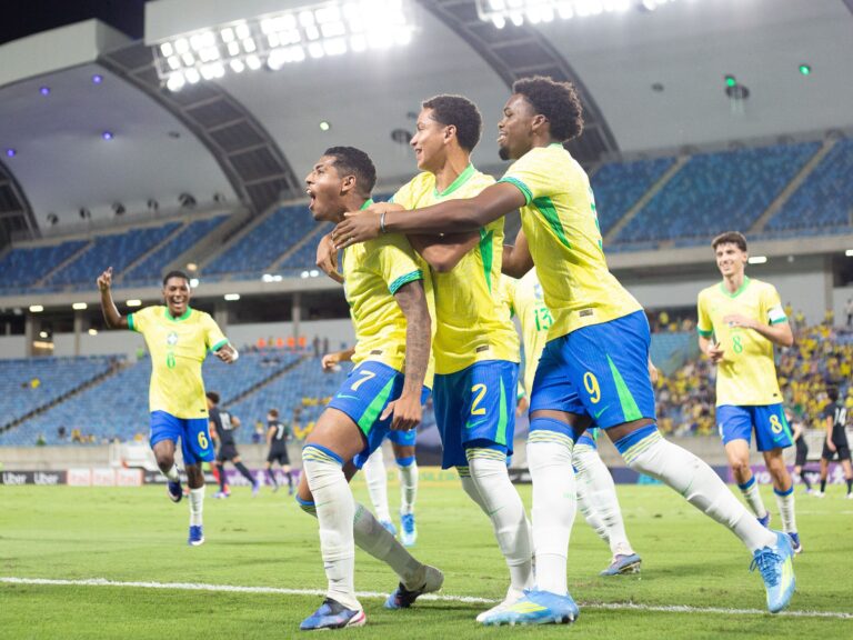 VÍDEO: Joia do Bahia marca golaço na goleada da Seleção Brasileira…