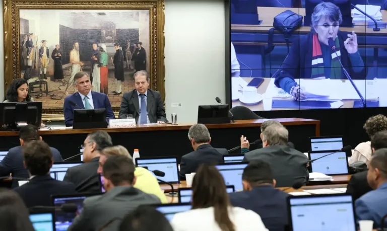 CCJ da Câmara aprova redução da maioridade penal para 16 anos