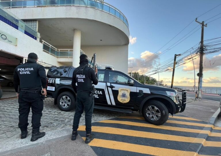 Operação da polícia bloqueia R$ 100 milhões e mira organização…