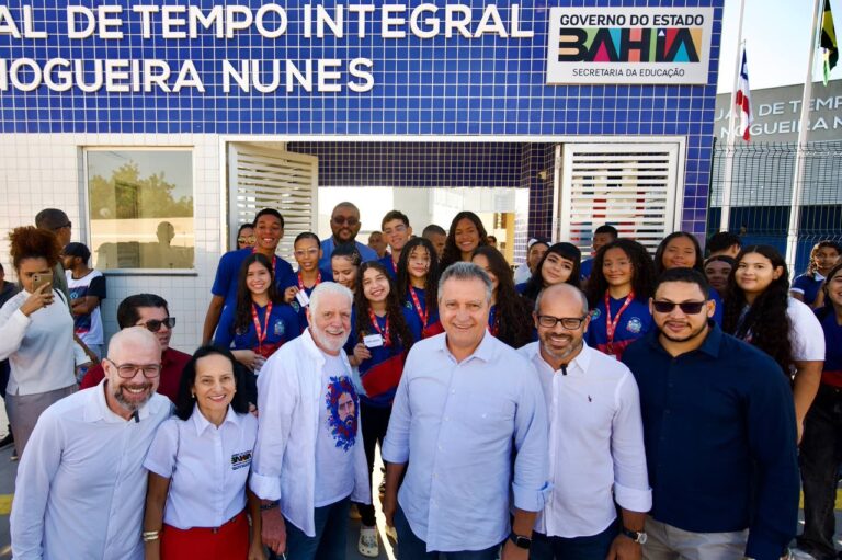 No último dia do Enem, Wagner atribui expansão da educação a Lula