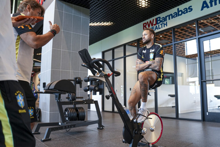 Ancelotti define quando Neymar voltará aos treinos da Seleção