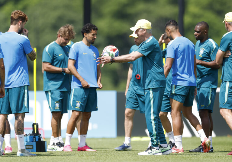 Seleção encerra preparação para a estreia na Copa; veja a provável…