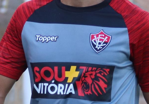 Topper surge como forte candidata para assumir uniformes do Vitória