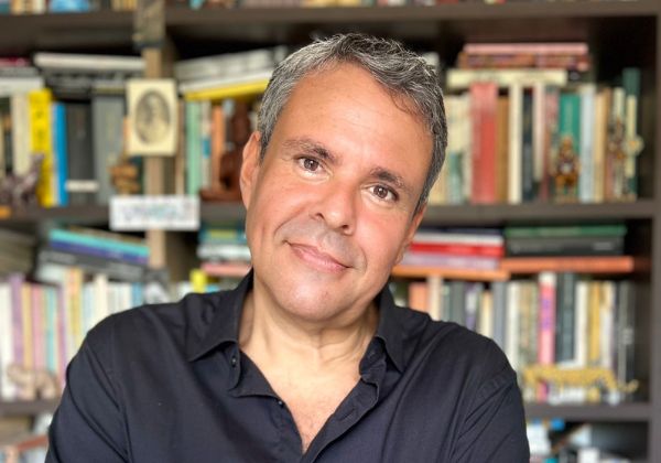 Escritor baiano reúne memórias e reflexões em livro que encerra trilogia de crônicas