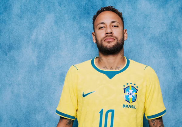 Jogador da seleção compara Neymar à Messi e Cristiano Ronaldo ao rebater críticas