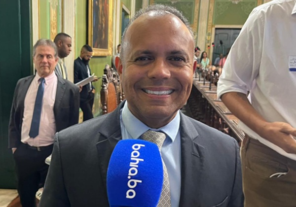 ‘VLT Calça-Curta’: Kiki Bispo ironiza inauguração de trecho do modal pelo Governo