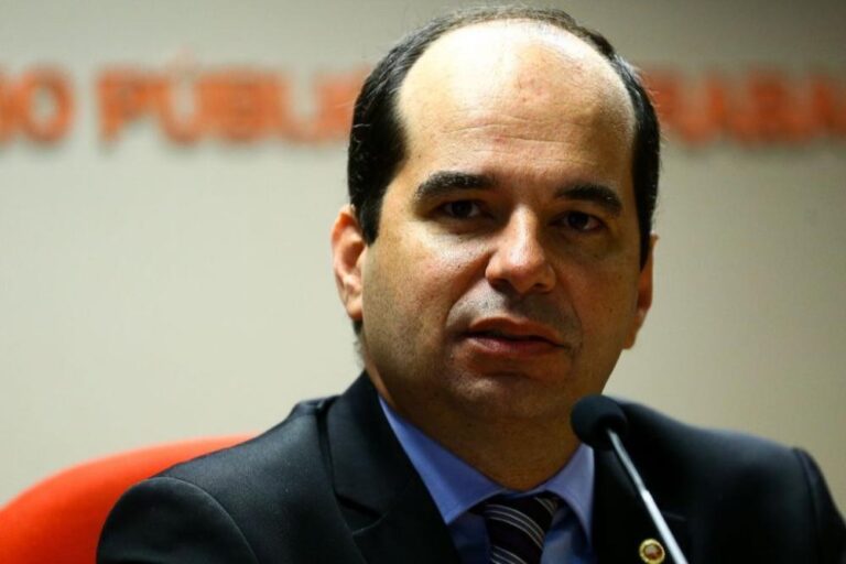 Alberto Bastos Balazeiro toma posse na Academia Brasileira de Direito…