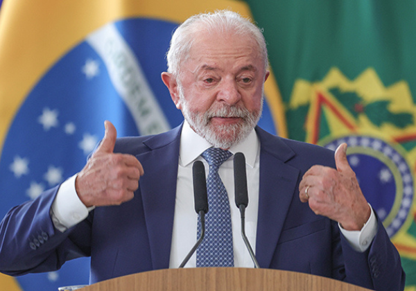Lula faz gesto positivo sobre a permanência de Wagner na liderança do governo