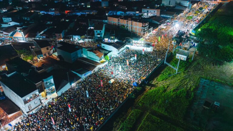 Zé Vaqueiro arrasta multidão e lota circuito no São João de Cruz das…