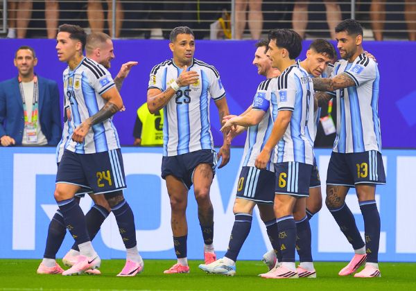 Argentina vence Áustria, se classifica e Messi faz história na Copa do Mundo