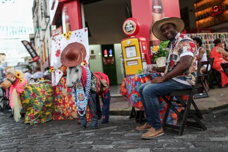 ‘Carroçada da Saúde’ integra programação oficial do Arraiá da Prefs