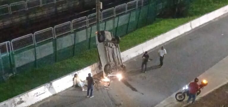 Motorista perde controle e carro cai de viaduto na Tancredo Neves, em…