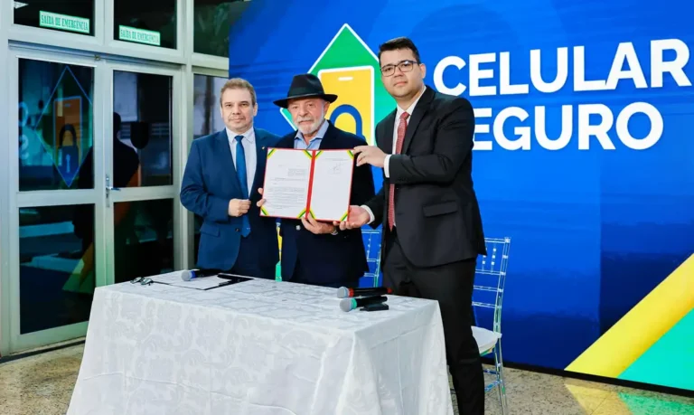 Lula cria banco nacional para rastrear celulares roubados e furtados