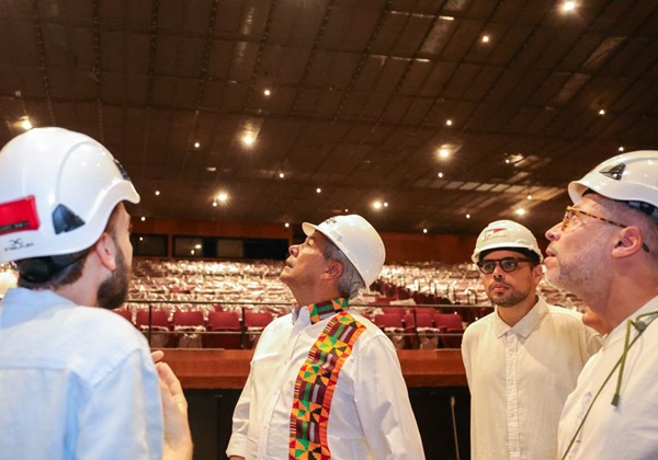 Jerônimo Rodrigues inspeciona reta final das obras no Teatro Castro Alves