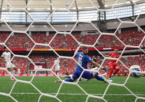 Suíça supera Canadá e as duas seleções avançam ao mata-mata da Copa do Mundo