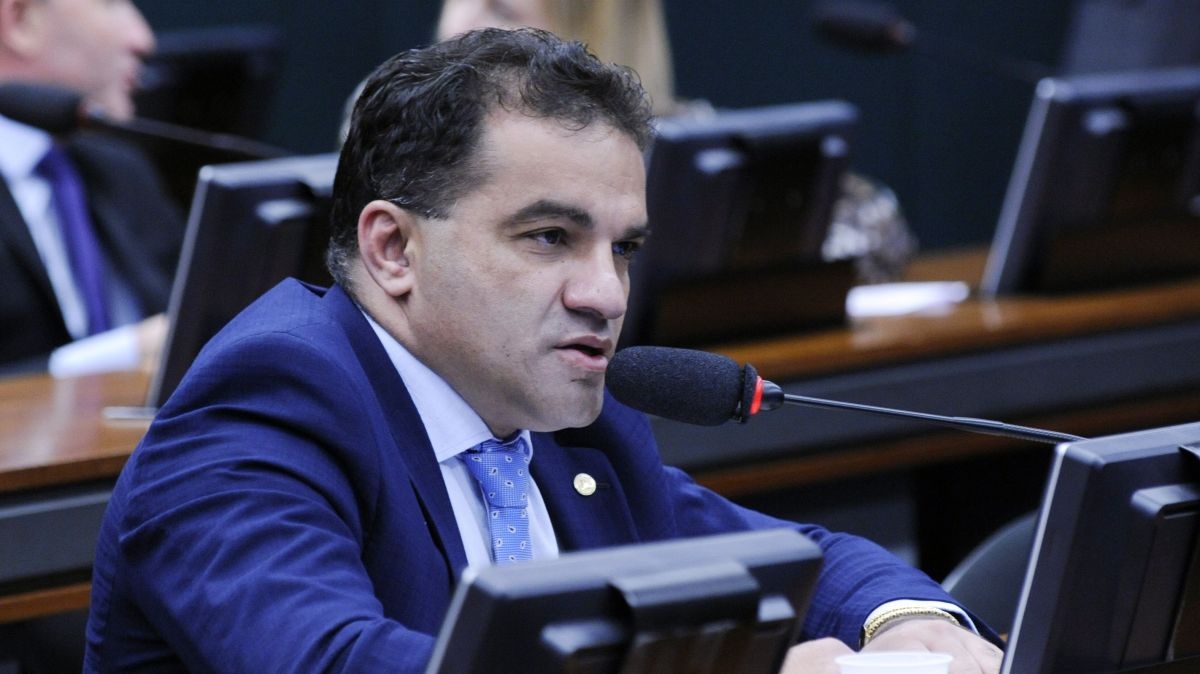 Polícia Federal cumpre mandados de busca contra o deputado do PL