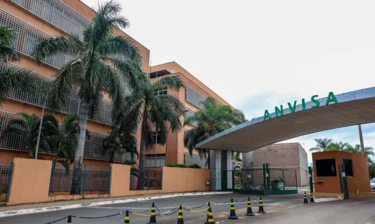 Anvisa proíbe suplemento sem origem identificada e suspende lotes de…