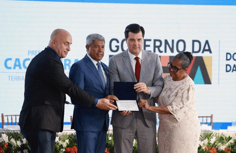 Pedro Maia recebe título de cidadão cachoeirano