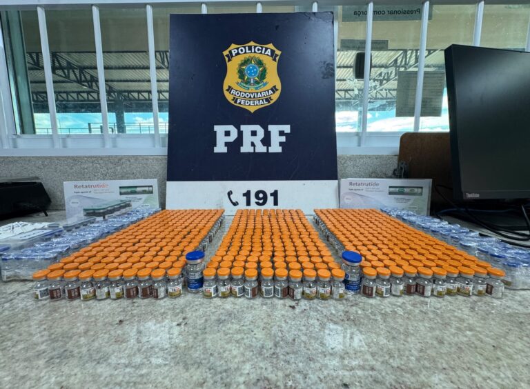 PRF apreende drogas e centenas de ampolas de medicamentos em ônibus…