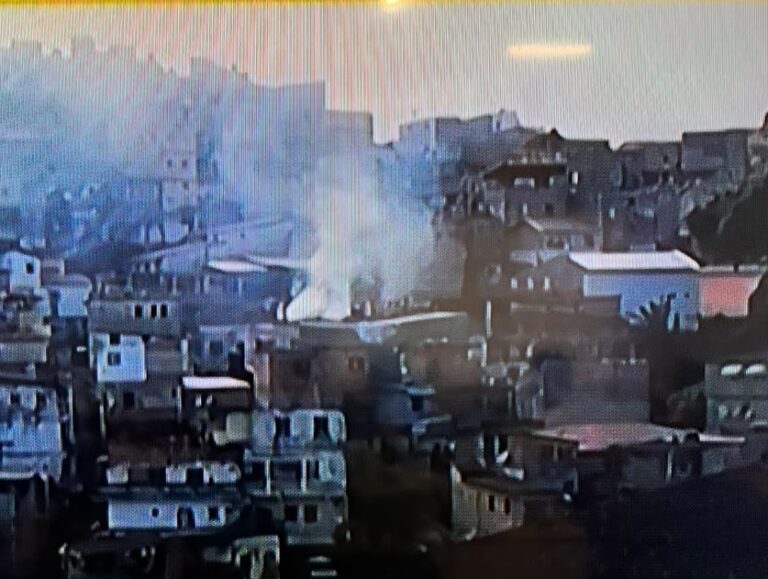 Incêndio atinge imóvel abandonado no Engenho Velho de Brotas