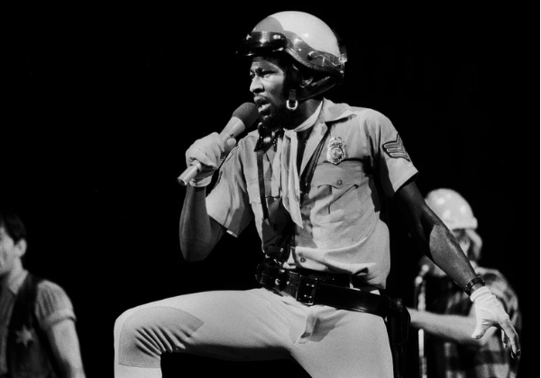 Morre Victor Willis, vocalista e fundador do Village People, aos 74 anos