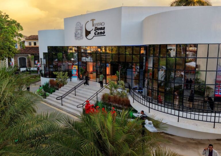 Teatro Dona Canô é reaberto em Santo Amaro após revitalização