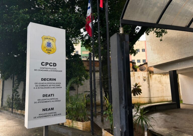 Mulher é presa em Salvador após ataque a terreiro com pichação de…