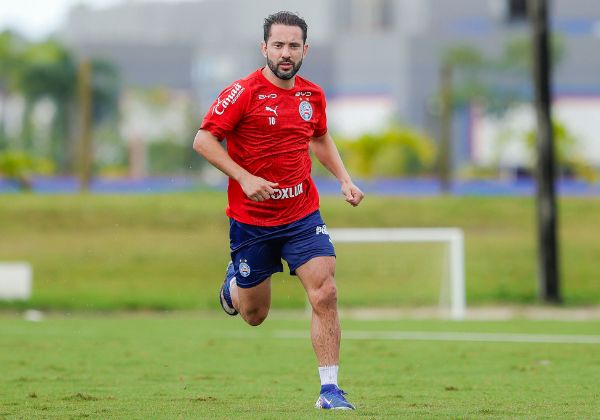 Everton Ribeiro participa de parte do treino na reapresentação do Bahia