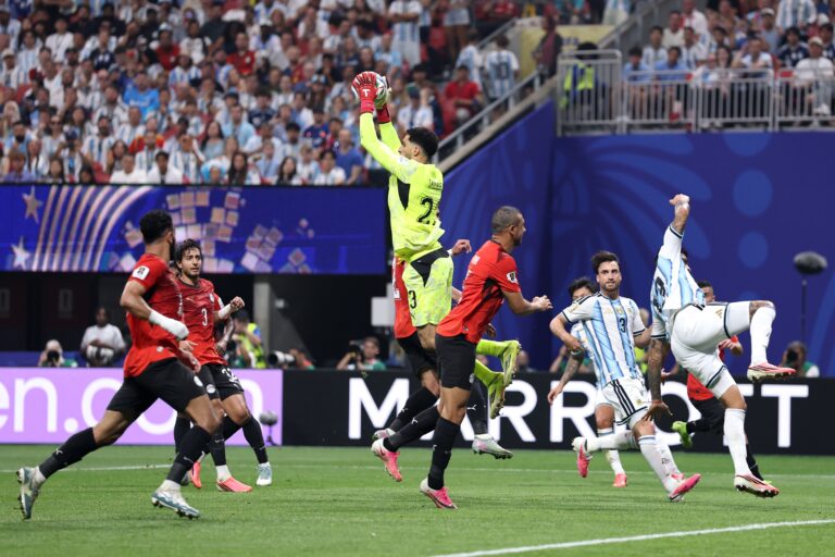 Egito pede exclusão de árbitro da Copa após derrota para a Argentina