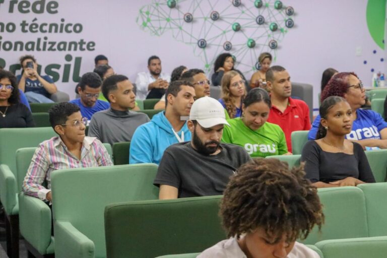 Programa oferece bolsas gratuitas para cursos técnicos e…