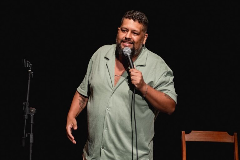 Humorista baiano Matheus Buente inicia turnê com apresentações pelo…