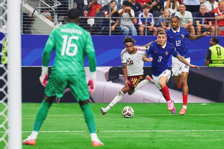 Yamal desbanca Mbappé e entra na lista dos mais jovens a jogar uma…