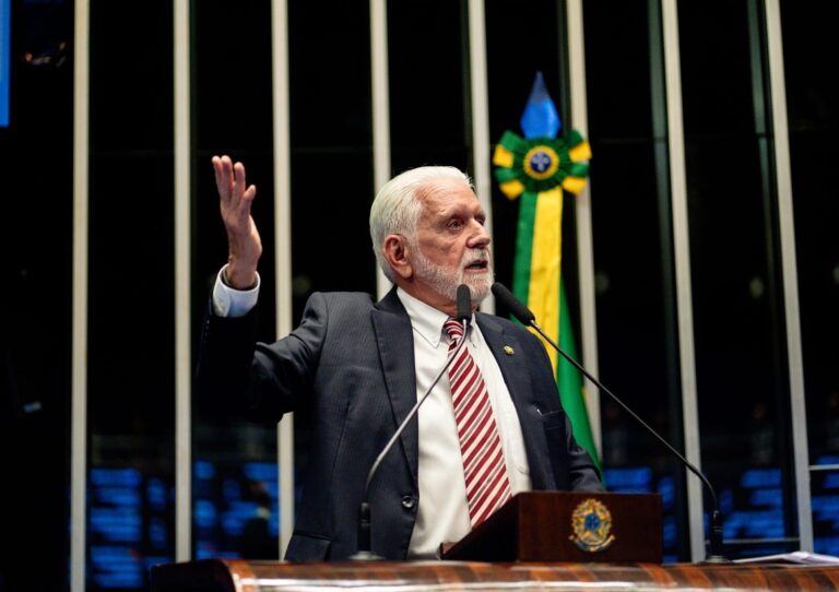 Crime organizado nasceu em governos de direita, diz Wagner