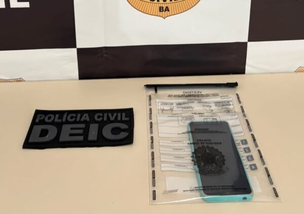 Cuidadora é presa suspeita de desviar R$ 100 mil de idosa