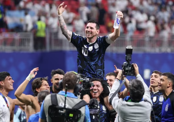 É possível ganhar a Bola de Ouro jogando fora da Europa? Organização explica