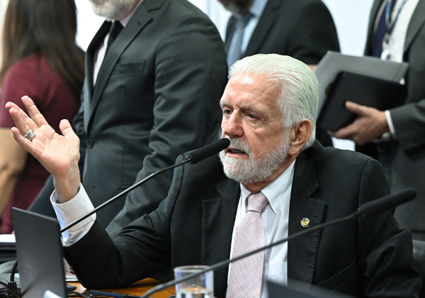 Jaques Wagner nega que terreno de R$ 15,8 mi foi negociado após operação da PF